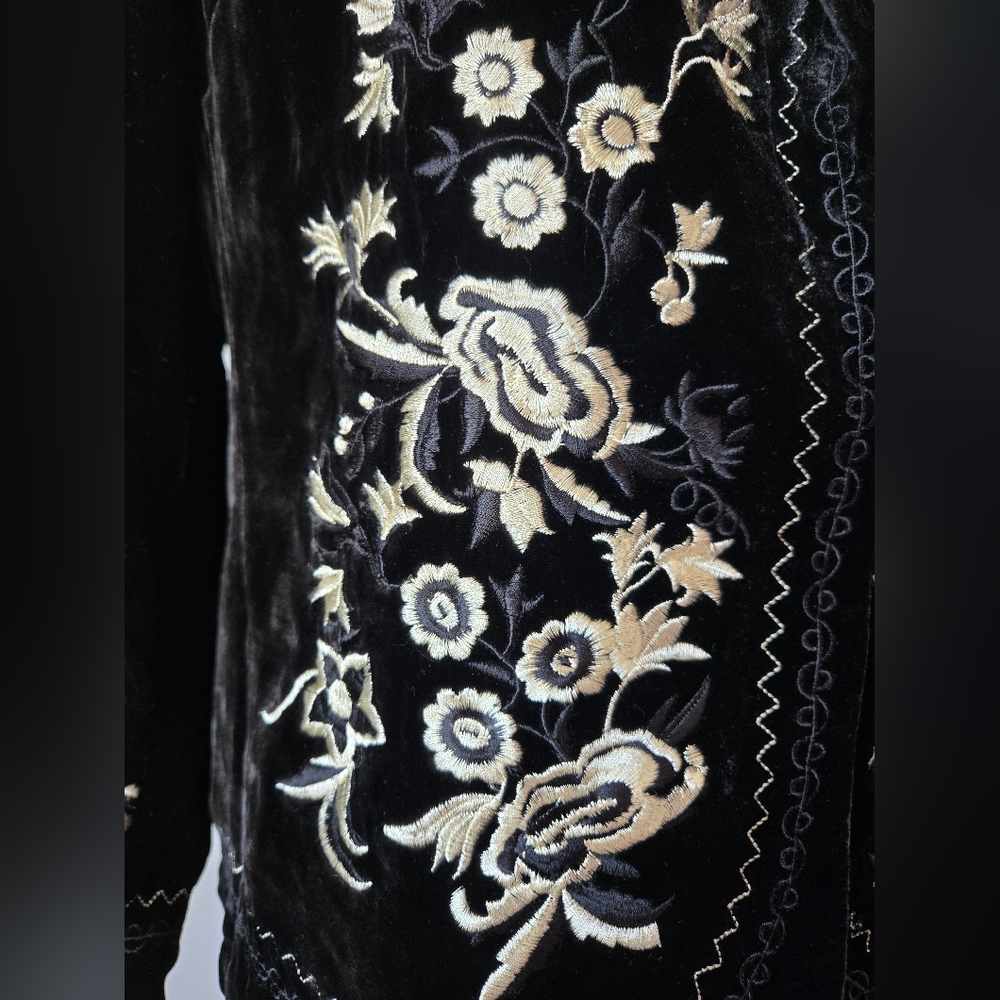 SAGAIE PARIS Silk Blend Gold Floral Embroidered Black Velvet Jacket. Medium - Picture 3 of 14